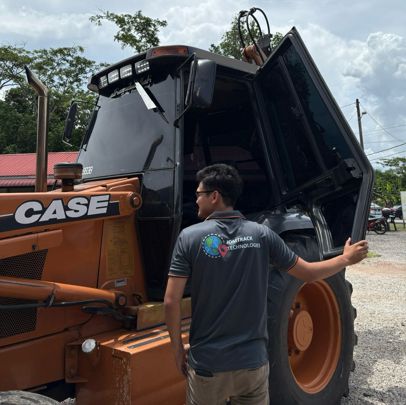 JomTrack team working on fleet software